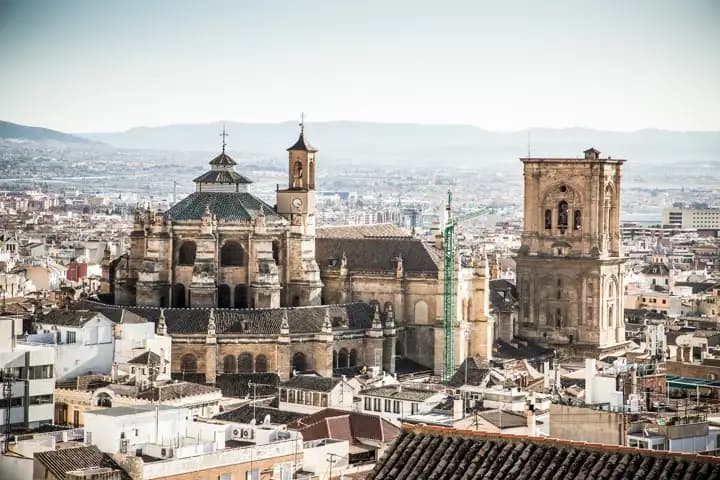 Visita a la Capilla Real y casco histórico